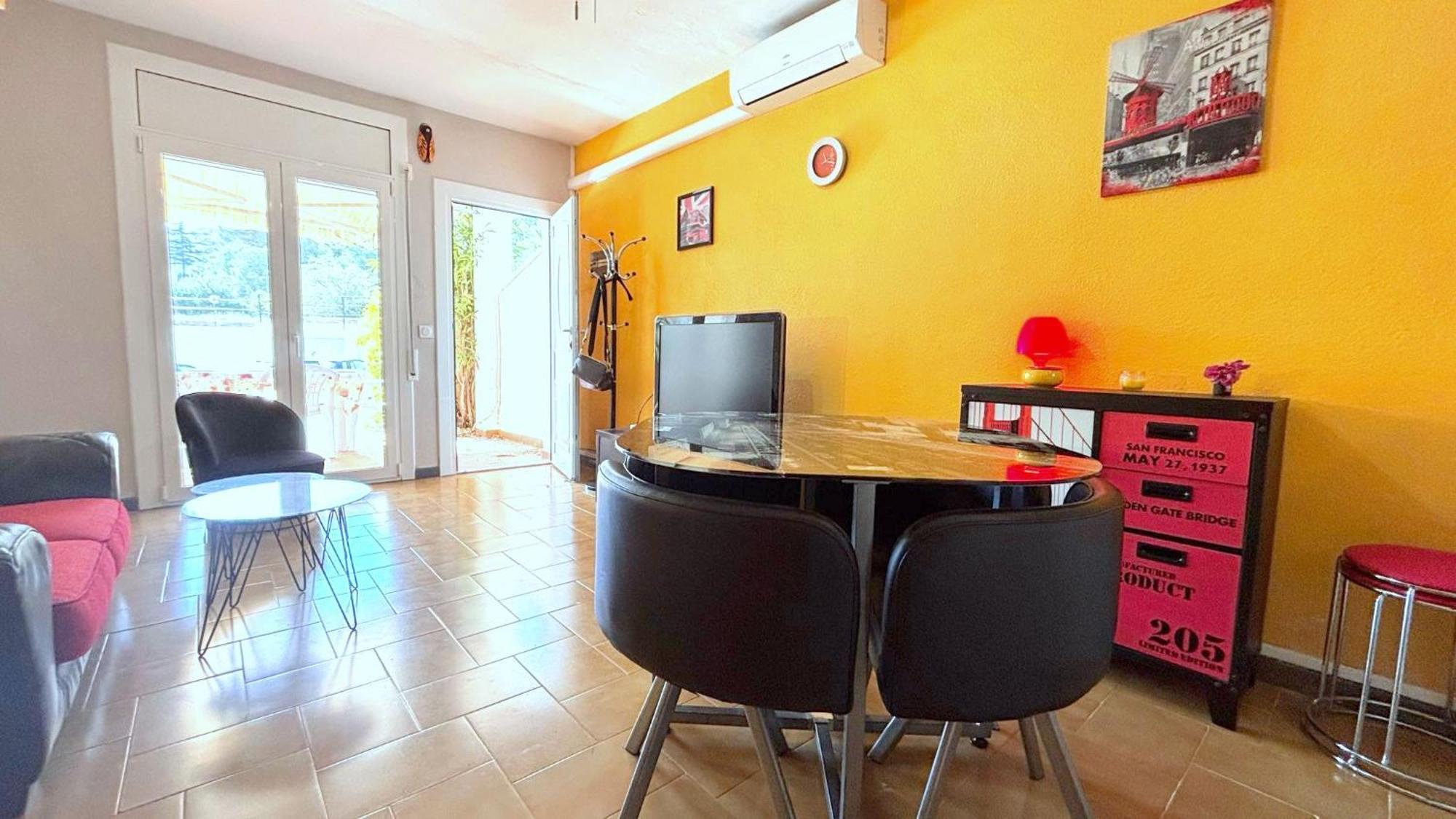 Angeles 38 Apartment Roses Ngoại thất bức ảnh
